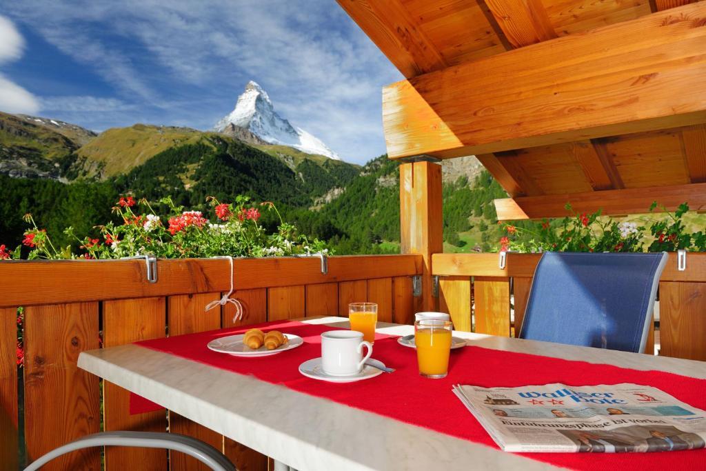 Chalet Z'Wichjehues Zermatt Room photo